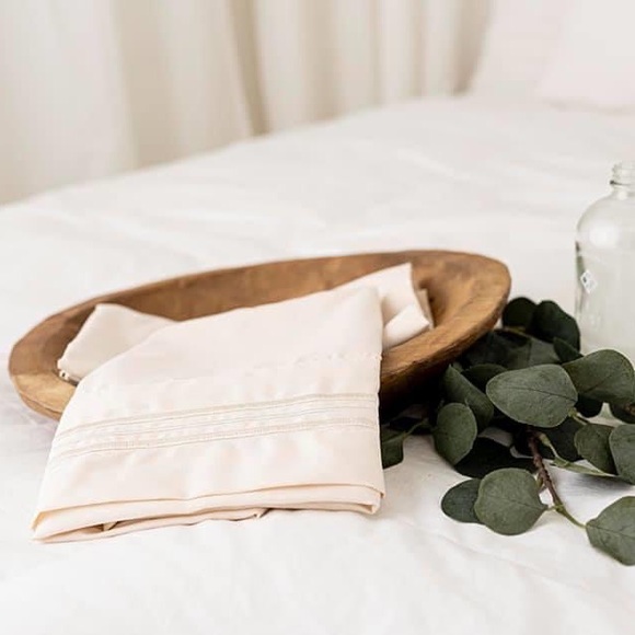 ✨SALE✨King 4pc French Vanilla Bedsheets - Picture 2 of 6